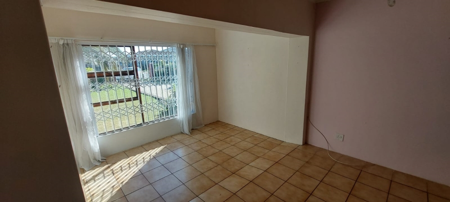 4 Bedroom Property for Sale in Wavecrest Eastern Cape